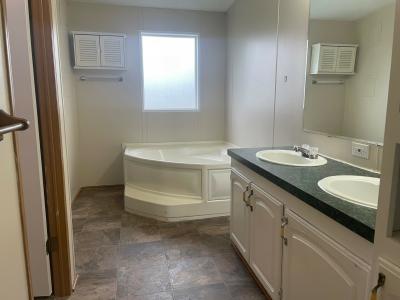 Photo 4 of 7 of home located at 560 Red Beech Drive Flint, MI 48506