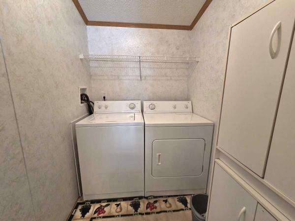 1999 Commodore Mobile Home