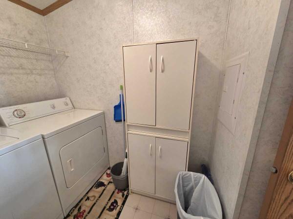 1999 Commodore Mobile Home