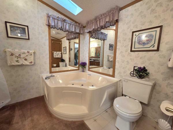 1999 Commodore Mobile Home