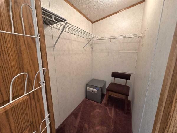 1999 Commodore Mobile Home