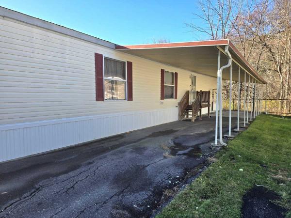 1999 Commodore Mobile Home
