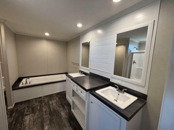 2024 Clayton Savannah Northshore w/ Front Porch  Home