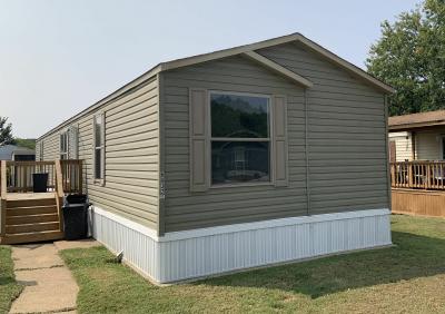 Mobile Home at 6832 Heatherwood Dr Lot 323 House Springs, MO 63051