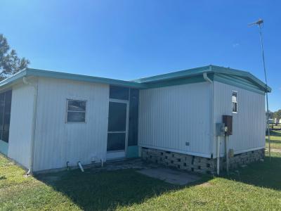 Photo 4 of 10 of home located at 100 Lily Drive Fruitland Park, FL 34731