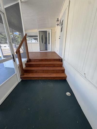 Photo 4 of 22 of home located at 15401 Lakeshore Villa St. Tampa, FL 33613