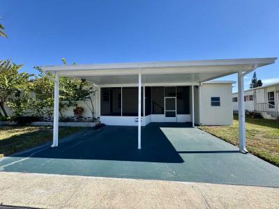 Photo 3 of 22 of home located at 15401 Lakeshore Villa St. Tampa, FL 33613