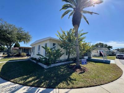 Photo 2 of 22 of home located at 15401 Lakeshore Villa St. Tampa, FL 33613