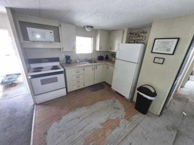 Photo 5 of 22 of home located at 7400 46th Ave Saint Petersburg, FL 33709