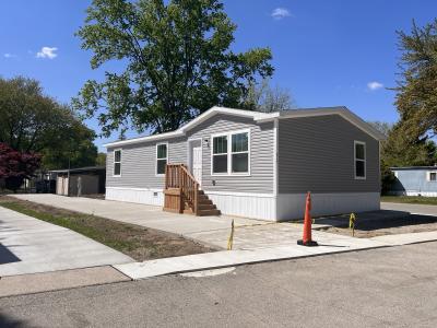 Mobile Home at 317 East Hillsdale Holland, OH 43528
