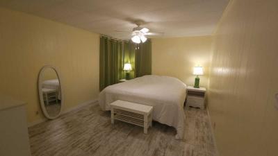 Photo 5 of 8 of home located at 7000 20th St, Lot 894 Vero Beach, FL 32966