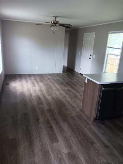 Photo 4 of 8 of home located at 3250 Maysville Pike #52 Zanesville, OH 43701