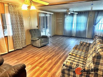 Photo 5 of 19 of home located at 736 Taffy Lane Leesburg, FL 34788