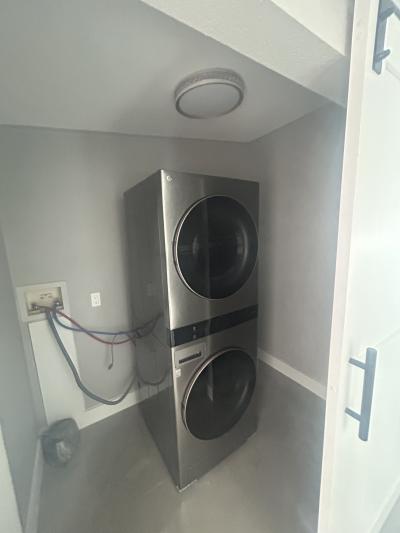 Photo 3 of 21 of home located at 8819 Wellington Drive Tampa, FL 33635