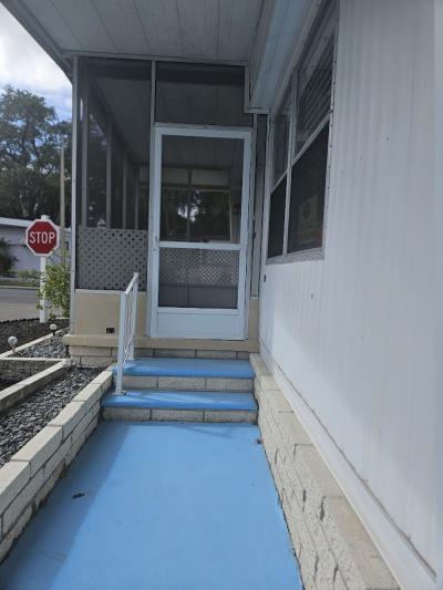 Photo 4 of 31 of home located at 9925 Ulmerton Rd., #166 Largo, FL 33771