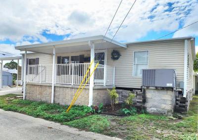 Photo 3 of 17 of home located at 370 53rd Ave N Saint Petersburg, FL 33703