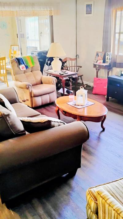 Photo 5 of 13 of home located at 7349 Ulmerton Rd. Largo, FL 33771