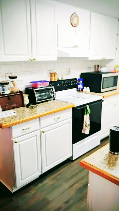 Photo 4 of 13 of home located at 7349 Ulmerton Rd. Largo, FL 33771