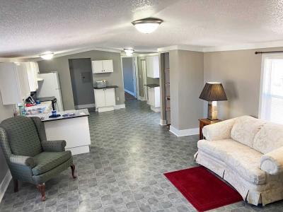 Mobile Home at 33 Village Ct, Mediapolis, IA 52637