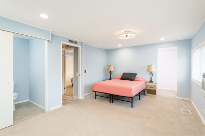 Photo 5 of 38 of home located at 601 Starky Rd Largo, FL 33771