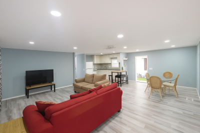 Photo 2 of 38 of home located at 601 Starky Rd Largo, FL 33771