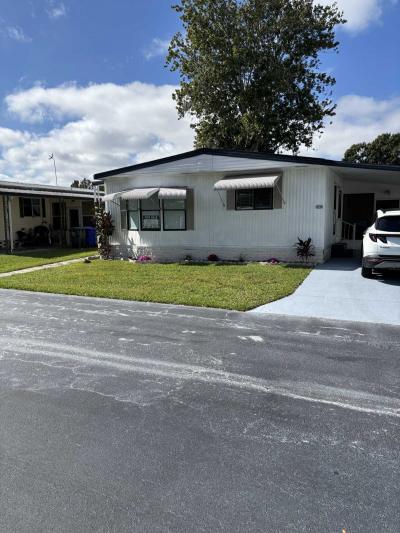 Photo 2 of 36 of home located at 2718 King George Ave Lakeland, FL 33805