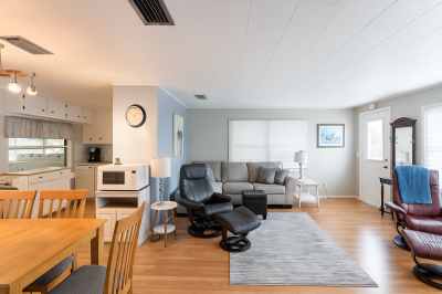 Photo 5 of 26 of home located at 7100 Ulmerton Rd Largo, FL 33771