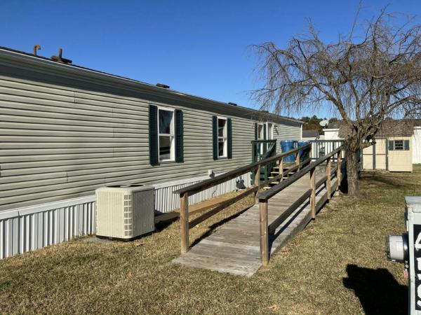 1997 HollyPark Mobile Home For Sale