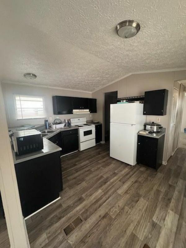 2006 HRTH 14X Mobile Home