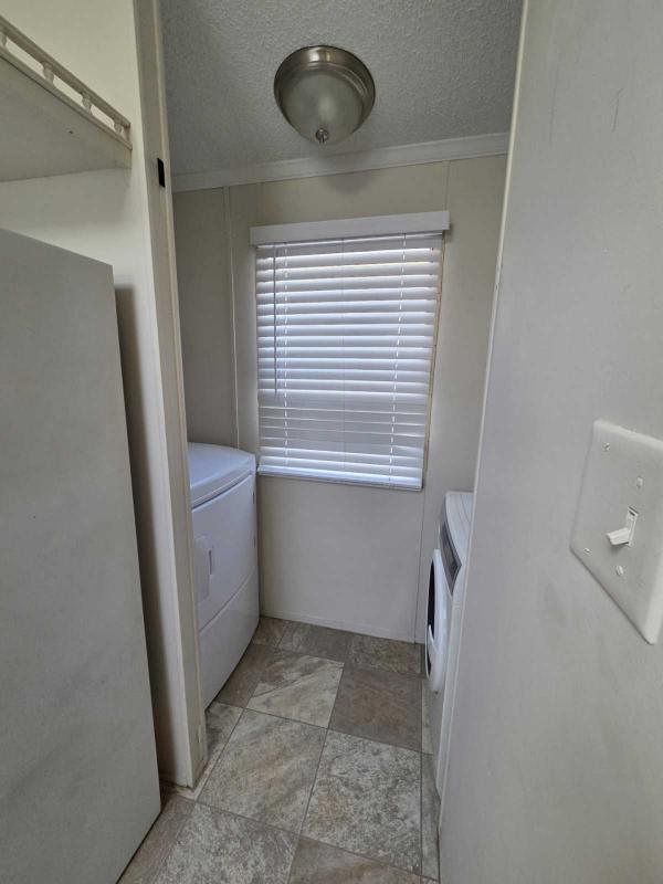 1990 Skyline Manufactured Home