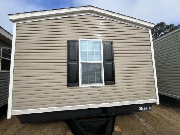 Photo 1 of 2 of home located at Farris Mobile Homes Of Laurel 12 Highway 28 W Laurel, MS 39443