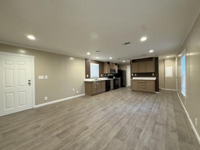 Photo 4 of 23 of home located at 118 E. Semands #Es118 Conroe, TX 77301