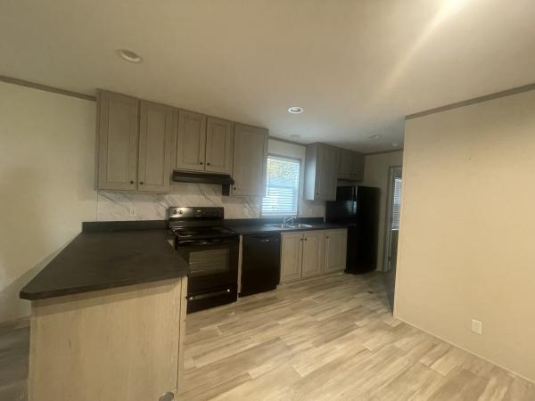 2023 96PLH16763WH23S  Home