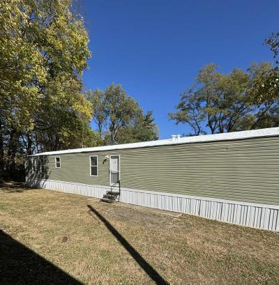 Mobile Home at 40 Echo Lake W Dr Mooresville, IN 46158