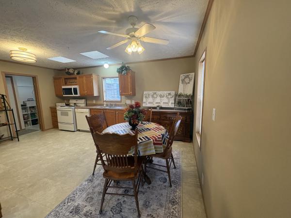 2002 Dutch Housing DHIN35840F Mobile Home