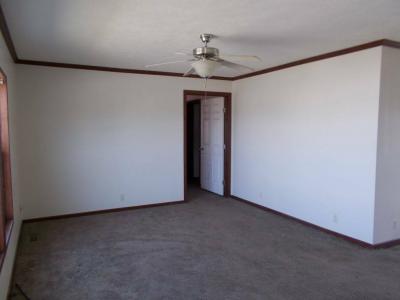 Photo 3 of 12 of home located at 350 West Meadow Drive Batavia, OH 45103