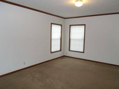 Photo 5 of 12 of home located at 350 West Meadow Drive Batavia, OH 45103