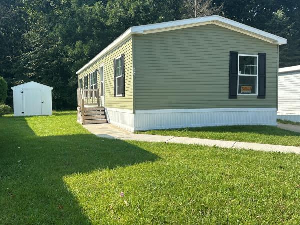 2022 Skyline FX Custom HUD 20x52 Mobile Home