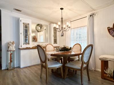 Photo 3 of 8 of home located at 1438 Glenwood Circle Apopka, FL 32703