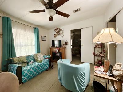 Photo 4 of 8 of home located at 1438 Glenwood Circle Apopka, FL 32703