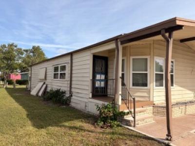 Photo 3 of 13 of home located at 1005 48th Ave Dr. E Bradenton, FL 34203