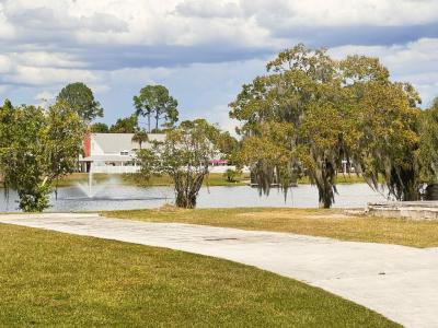 Photo 4 of 12 of home located at 928 SE Vito Dr Lot #521 Crystal River, FL 34429