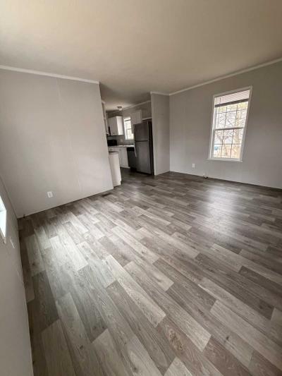 Photo 2 of 5 of home located at 7 Dunlap Cr. Oxford, MI 48381