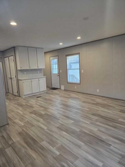 Photo 5 of 8 of home located at 5291 Collins Rd., #314 Jacksonville, FL 32244