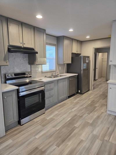 Photo 3 of 8 of home located at 5291 Collins Rd., #314 Jacksonville, FL 32244