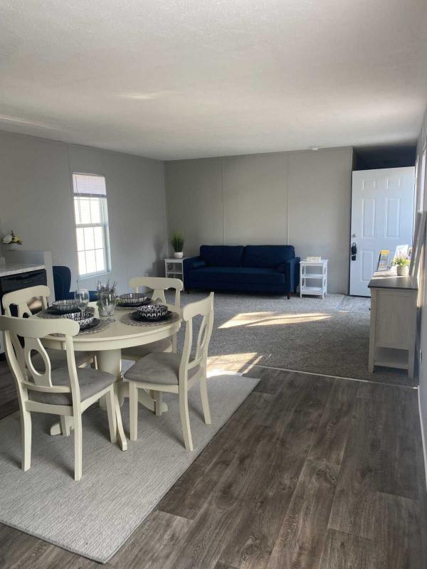 Photo 1 of 1 of home located at 3725 N. Peoria Rd #13 Springfield, IL 62702