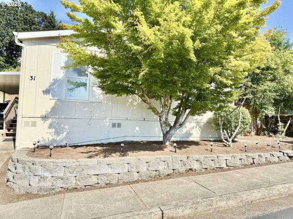 Photo 1 of 2 of home located at 2155 SE Robins Ln Unit 31 Salem, OR 97306