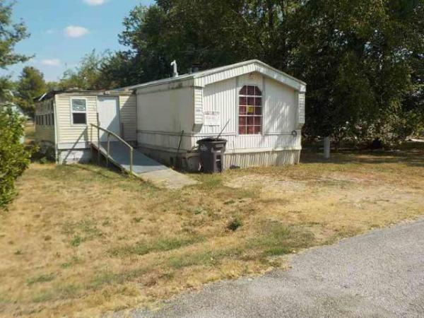 Photo 1 of 2 of home located at Country View Mobile Home Community 75 Country Ln Pierron, IL 62273