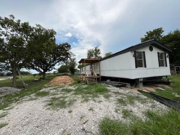 Photo 1 of 2 of home located at Exclusive Manufactured Homes L 9721 Veterans Memorial Dr Houston, TX 77038