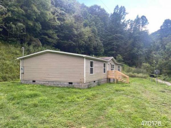 Photo 1 of 2 of home located at 151 Upper Pompey Rd Raccoon, KY 41557